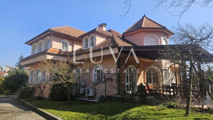 House for sale 810 m² – Zagreb