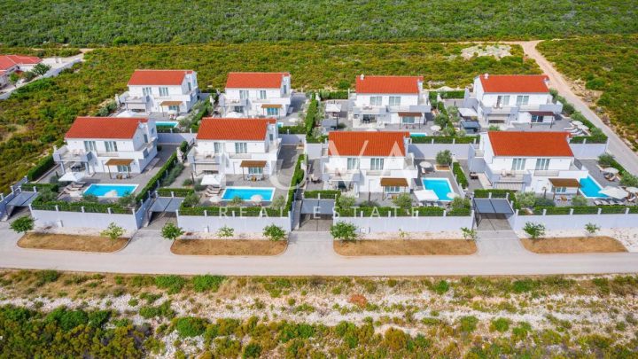 House for sale 1630 m² – Sukošan