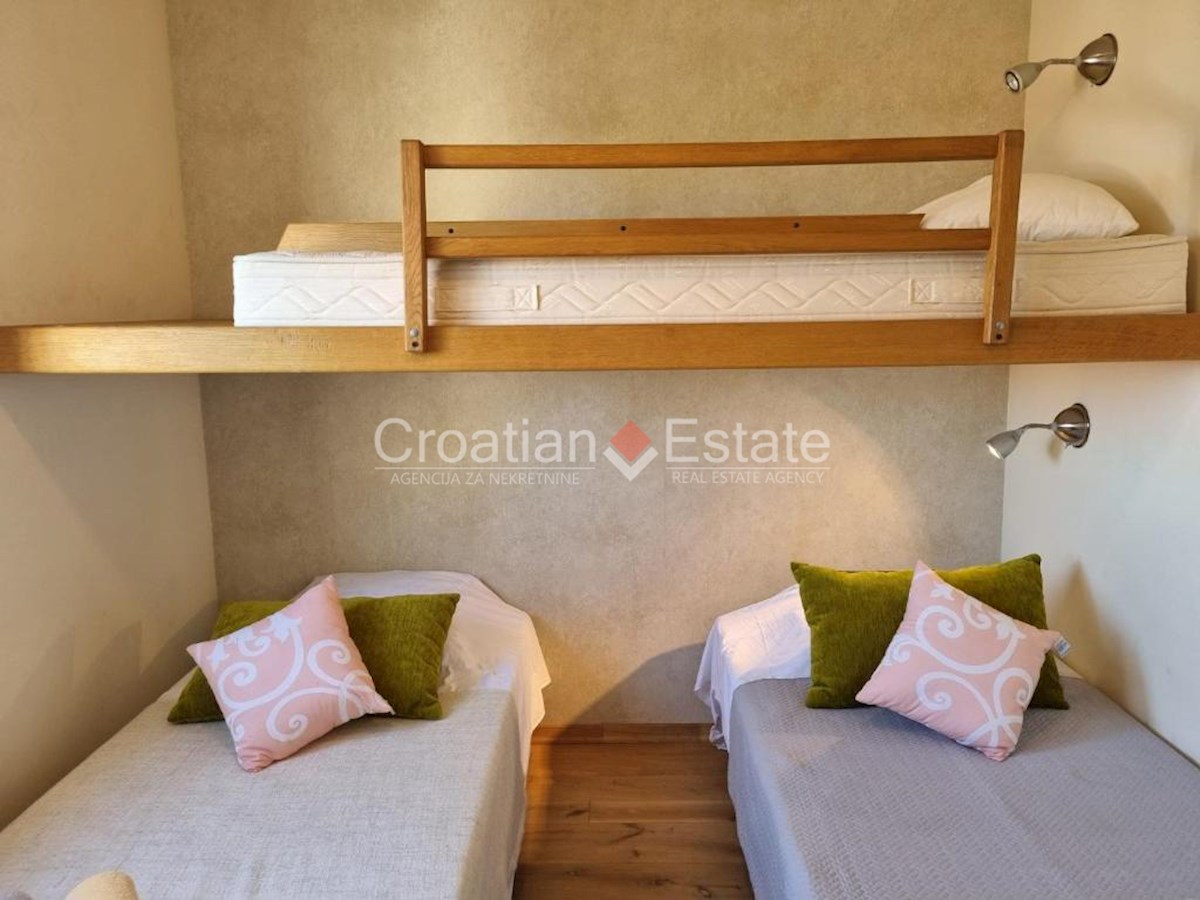 House For sale - SPLITSKO-DALMATINSKA BRAČ