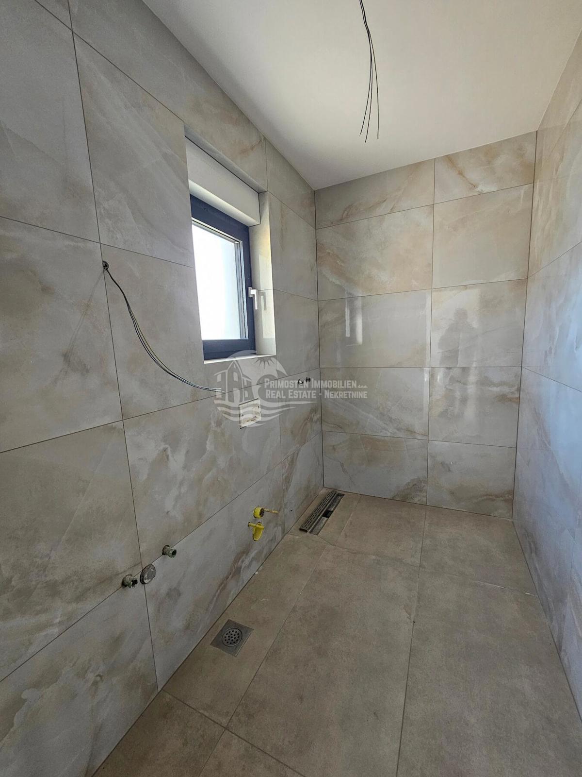 Appartement À vendre - ŠIBENSKO-KNINSKA PRIMOŠTEN