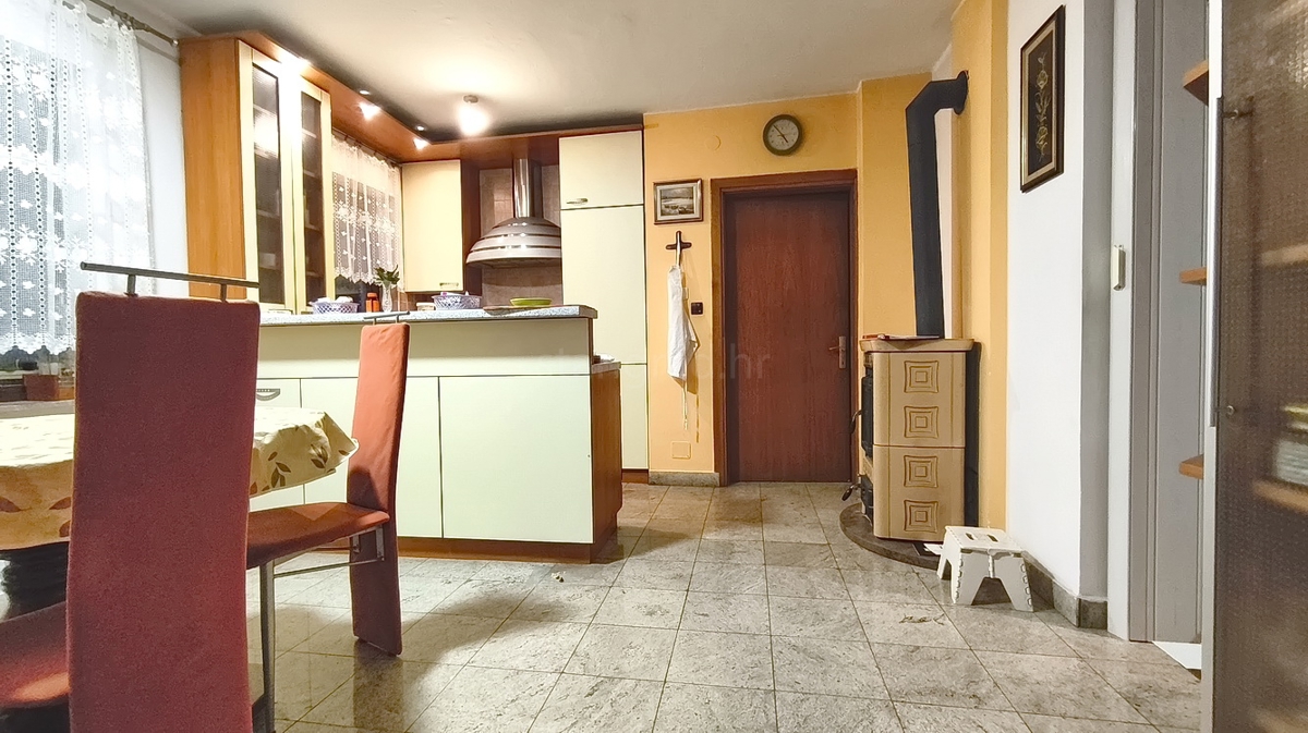 Stan Na prodaju - PRIMORSKO-GORANSKA CRIKVENICA