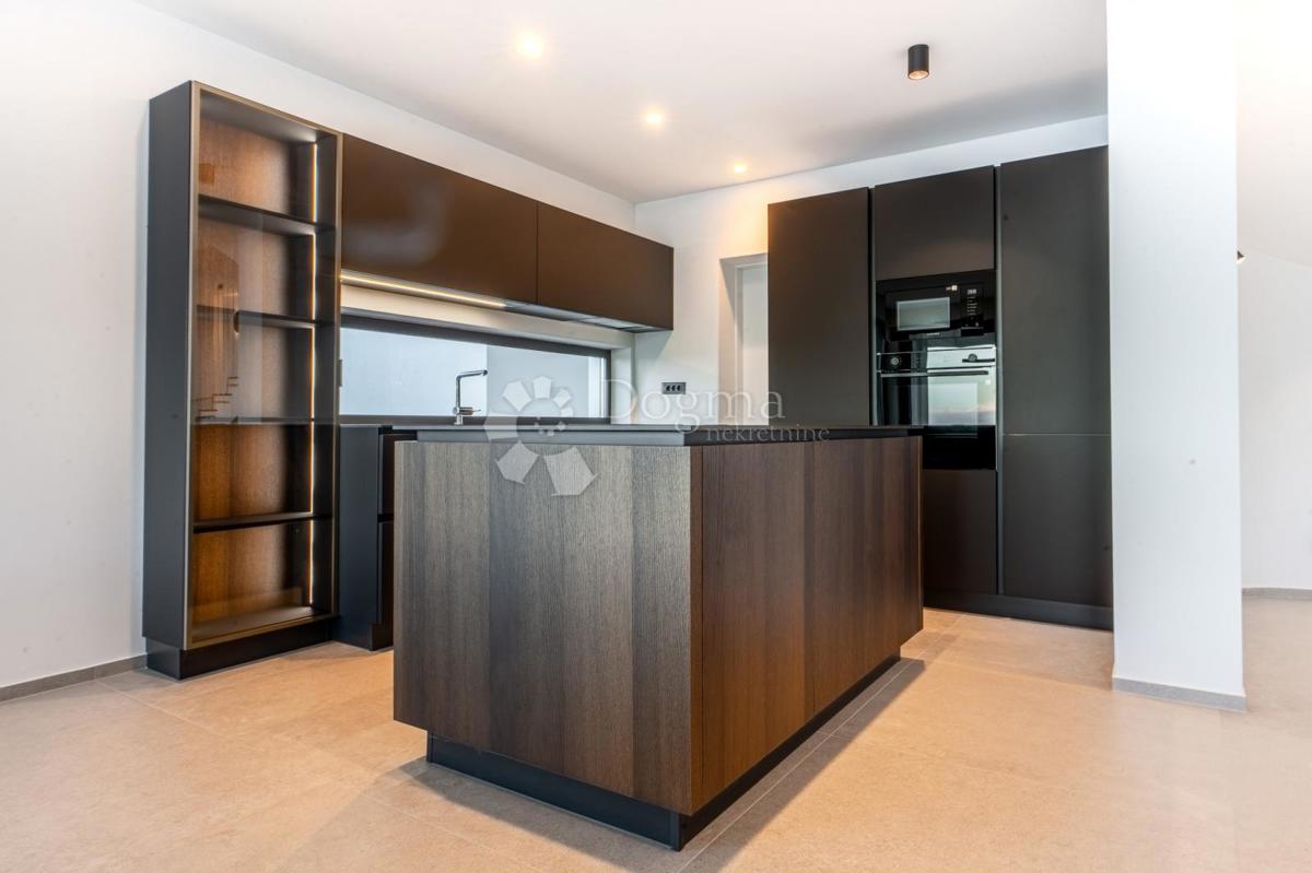 House For sale - PRIMORSKO-GORANSKA LOVRAN