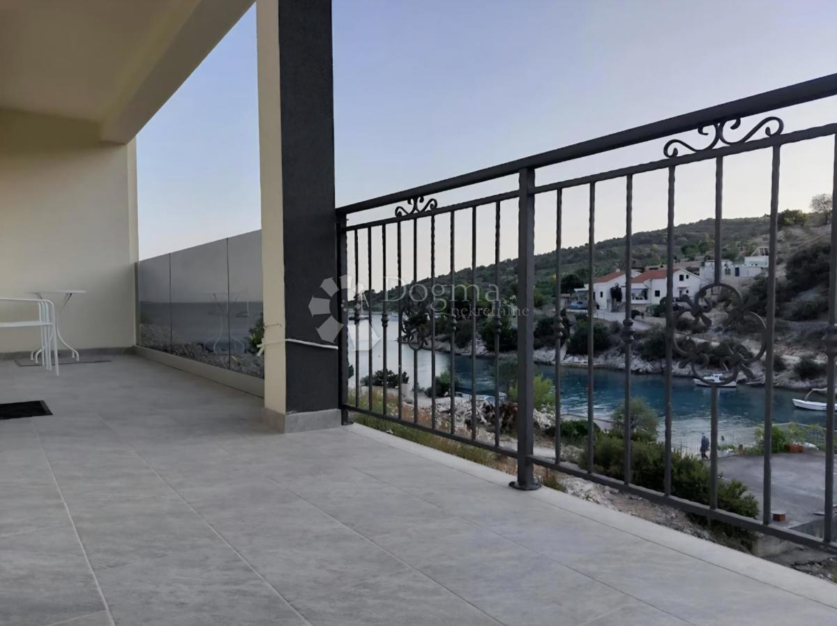 House For sale - SPLITSKO-DALMATINSKA MARINA