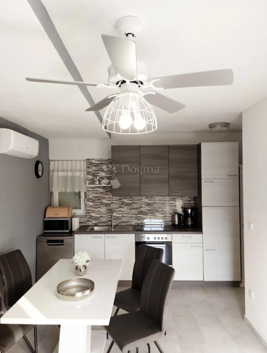 House For sale - SPLITSKO-DALMATINSKA MARINA
