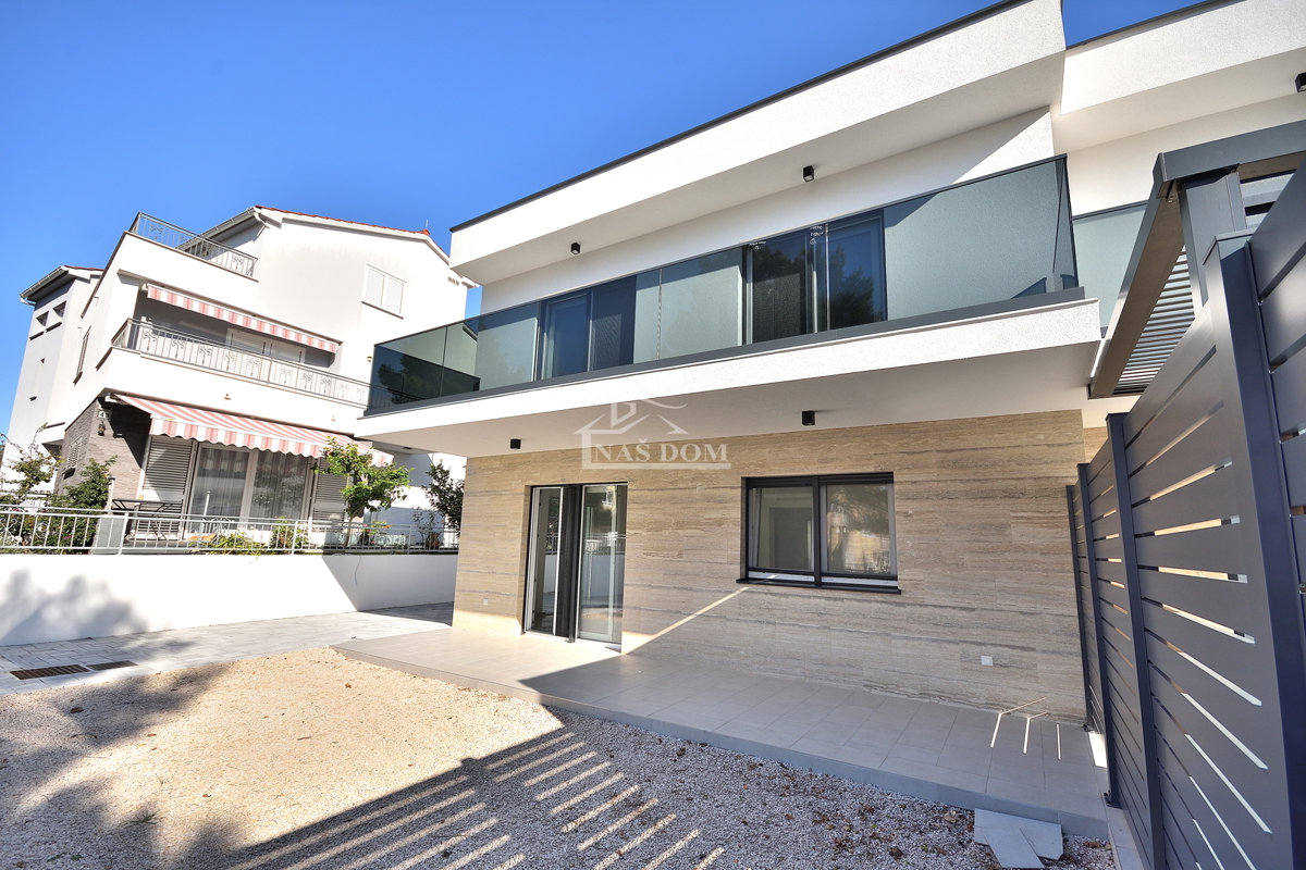 House For sale - ŠIBENSKO-KNINSKA VODICE