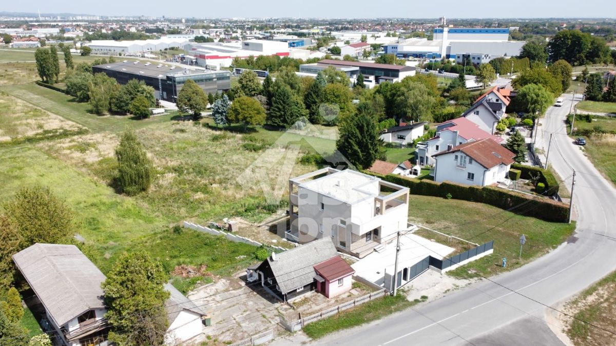Hiša Na predaj - ZAGREBAČKA STUPNIK