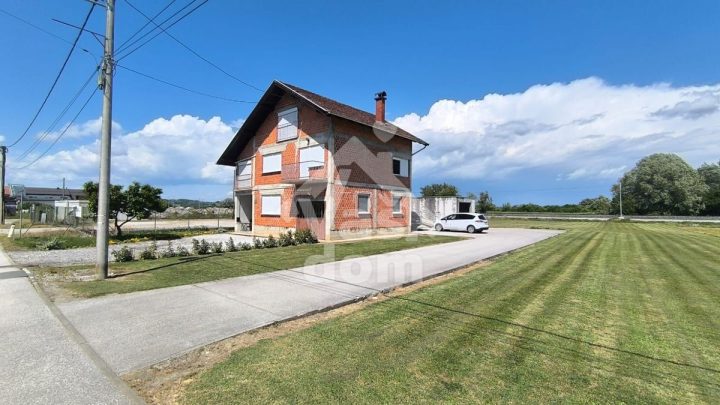 Dům na prodej 300 m² – Zaprešić