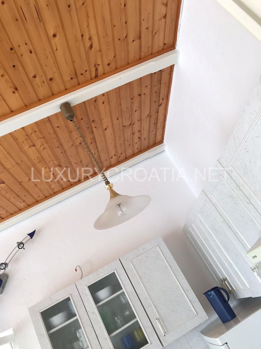Casa In vendita - ŠIBENSKO-KNINSKA ROGOZNICA