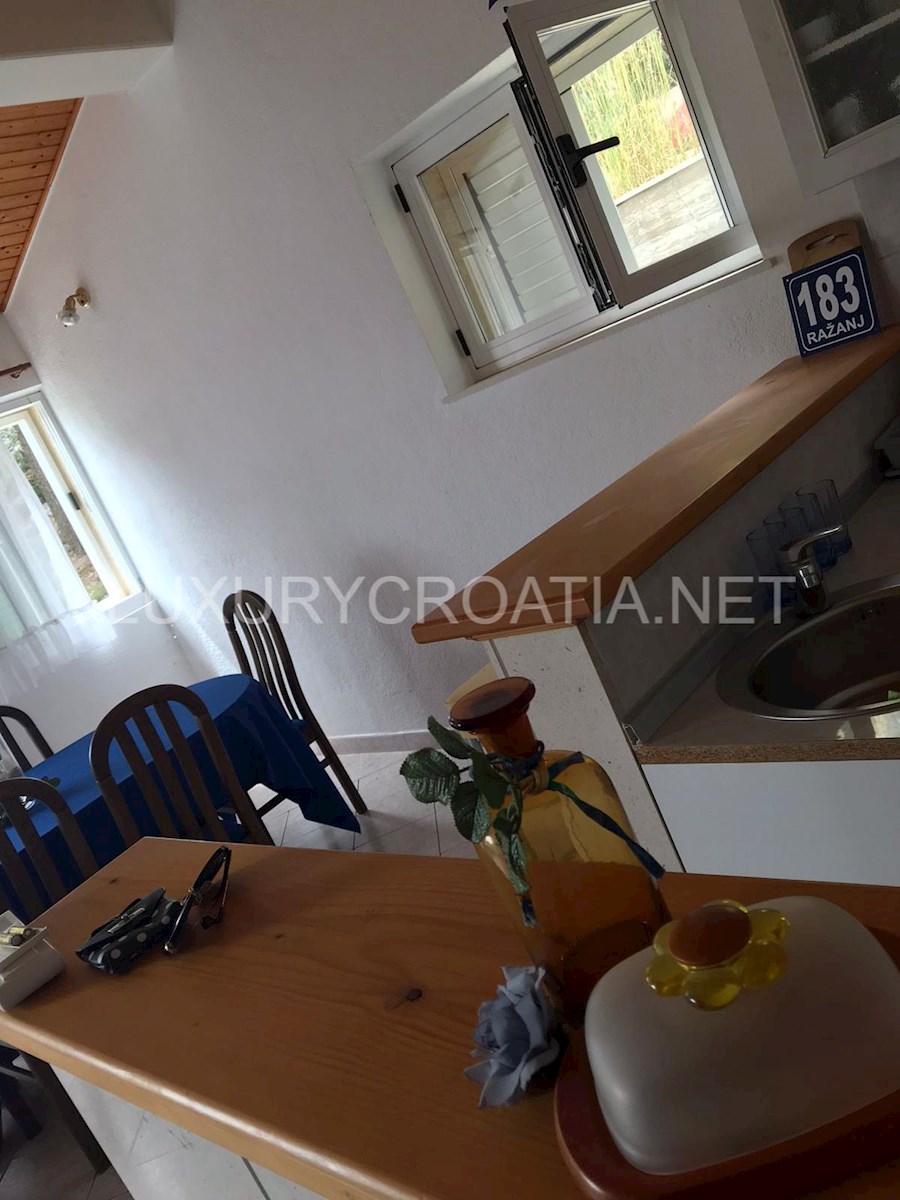 Casa In vendita - ŠIBENSKO-KNINSKA ROGOZNICA