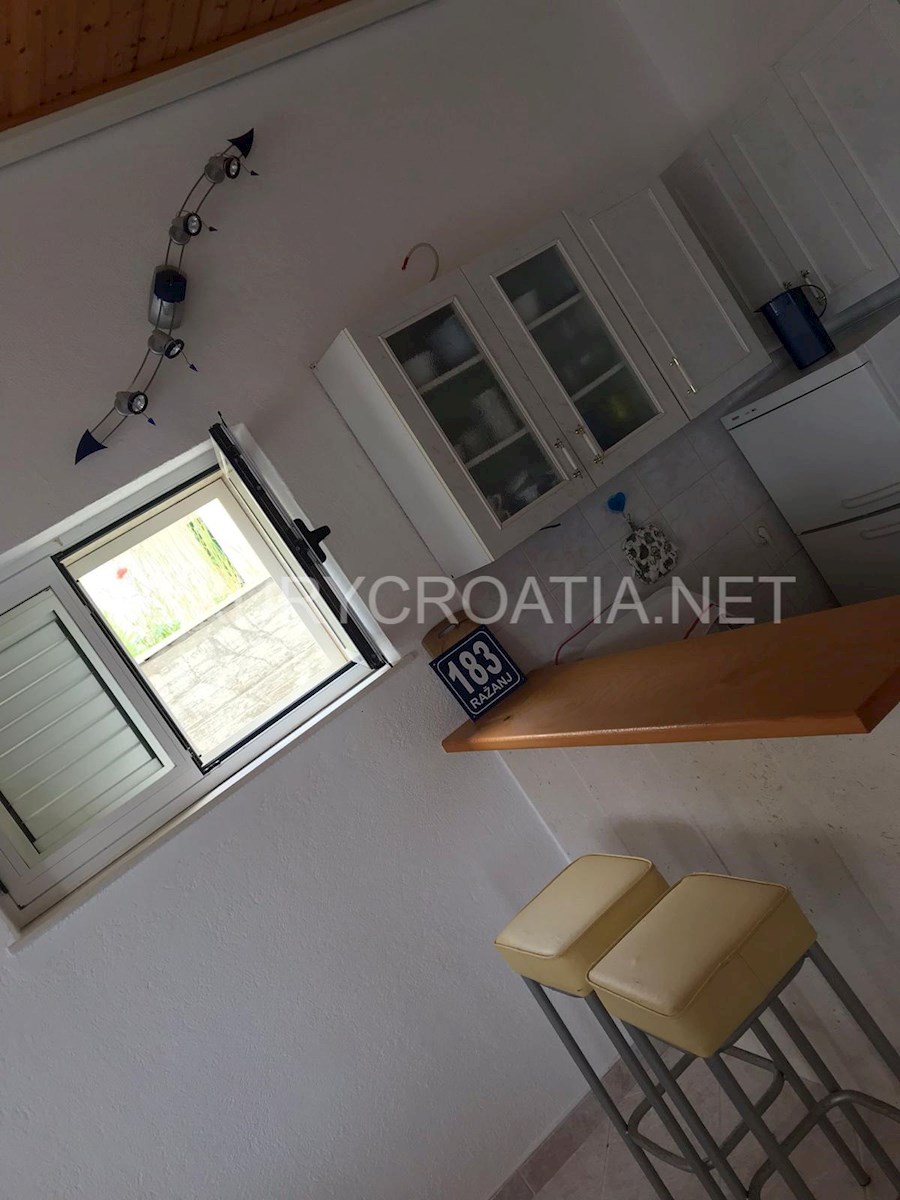 Casa In vendita - ŠIBENSKO-KNINSKA ROGOZNICA
