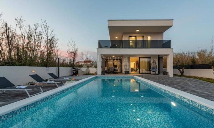House for sale 220 m² – Privlaka