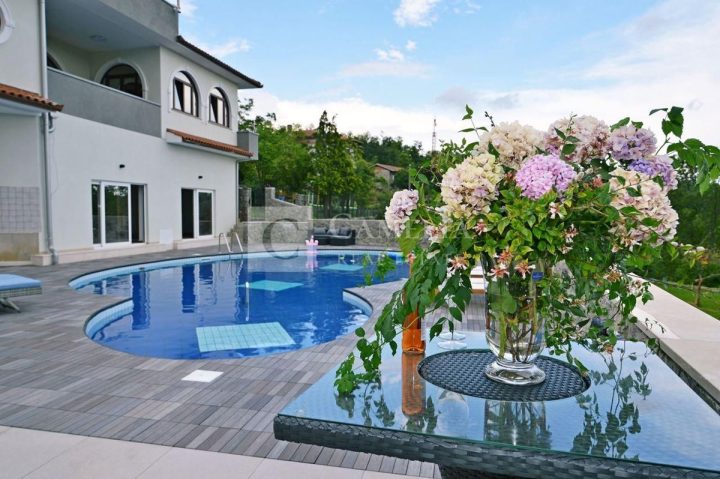 Maison à vendre 700 m² – Matulji