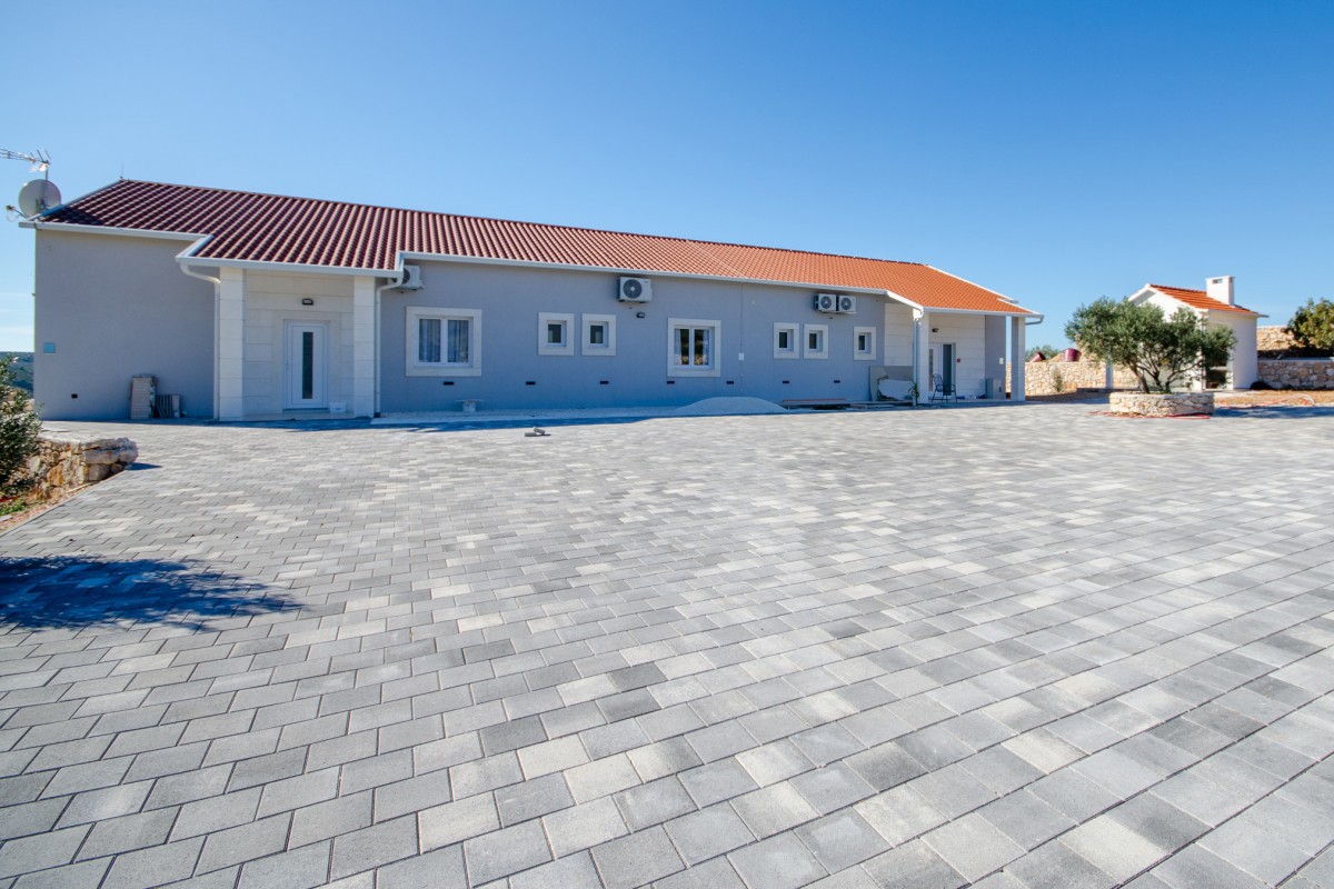 House For sale - ŠIBENSKO-KNINSKA ROGOZNICA