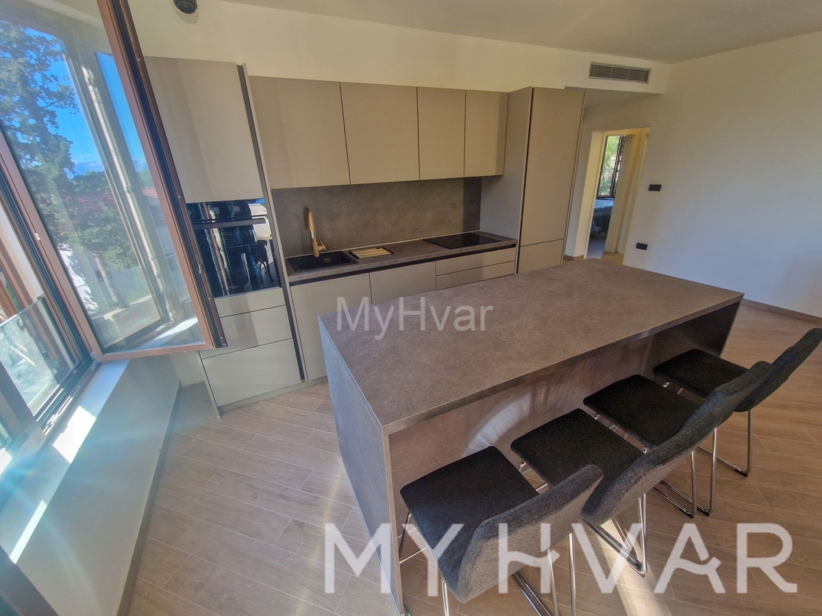House For sale - SPLITSKO-DALMATINSKA JELSA
