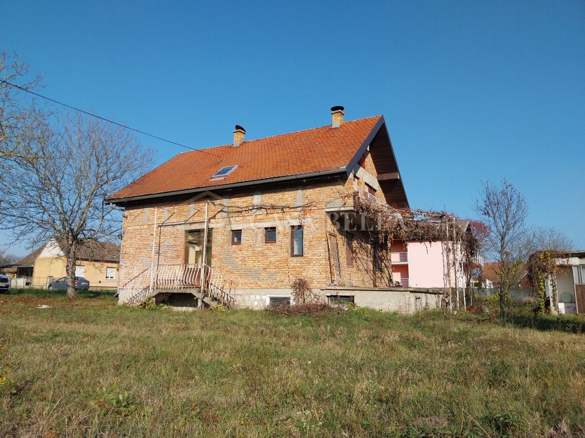 Kuća Na prodaju - OSJEČKO-BARANJSKA VALPOVO