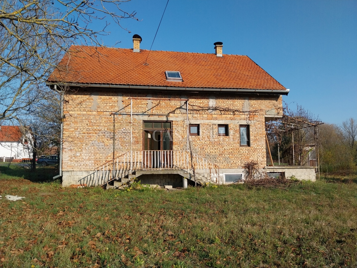 Kuća Na prodaju - OSJEČKO-BARANJSKA VALPOVO