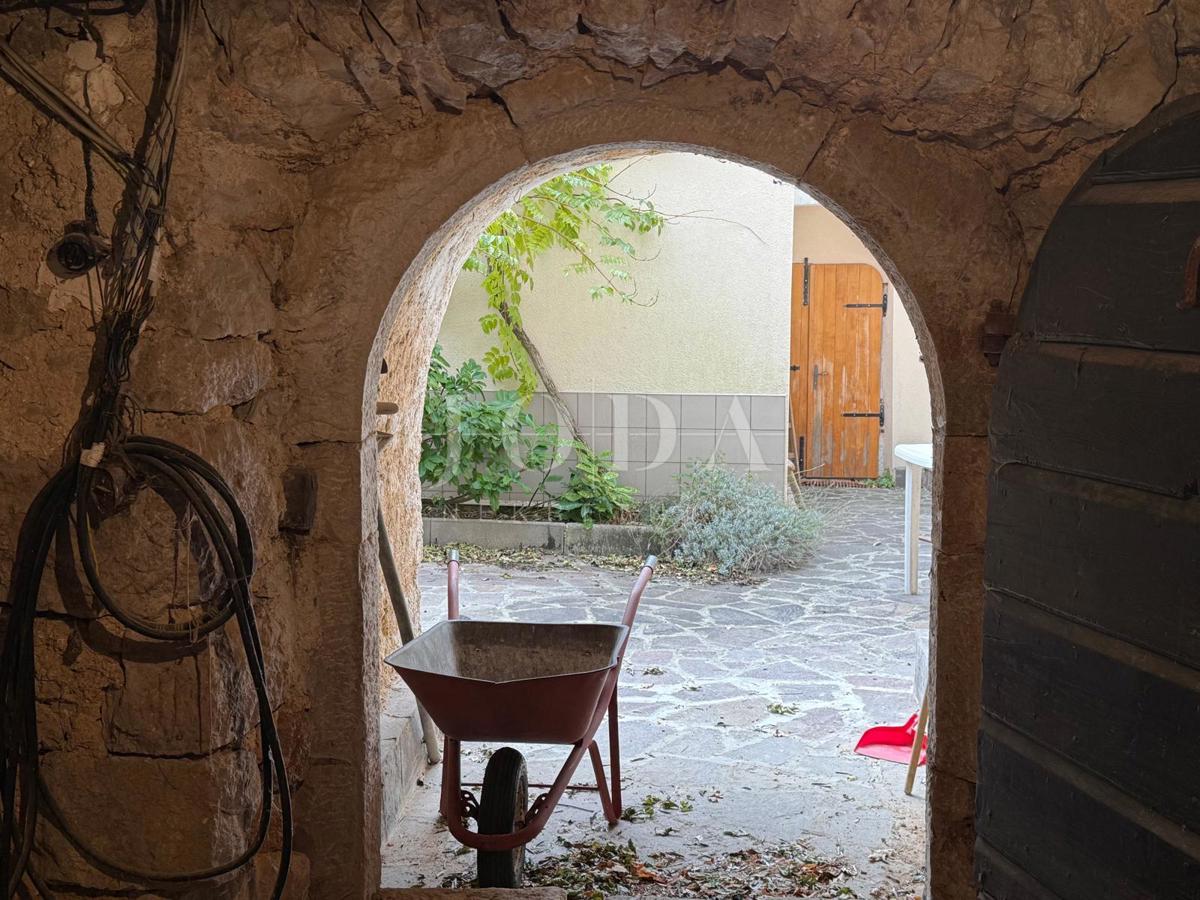 Hiša Na predaj - PRIMORSKO-GORANSKA VINODOLSKA OPĆINA