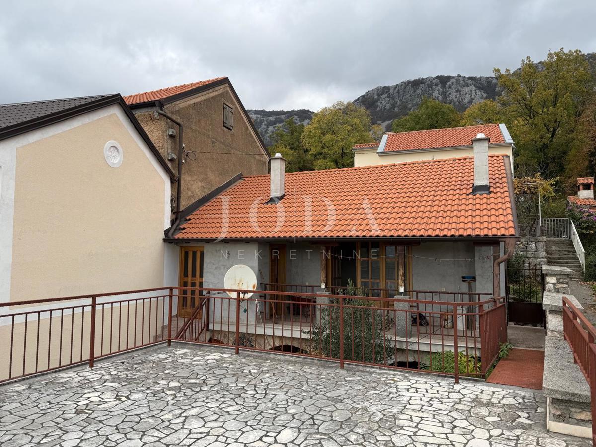 Hiša Na predaj - PRIMORSKO-GORANSKA VINODOLSKA OPĆINA