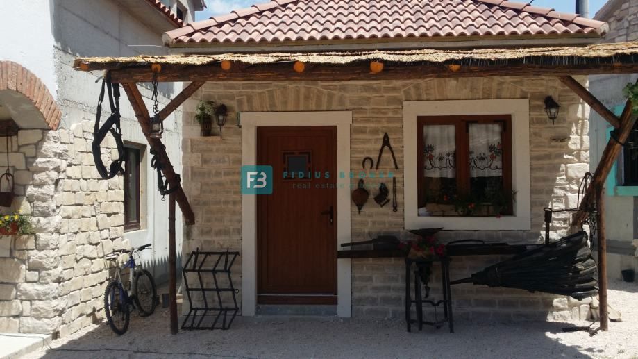 Gewerbefläche Zu verkaufen - ŠIBENSKO-KNINSKA VODICE