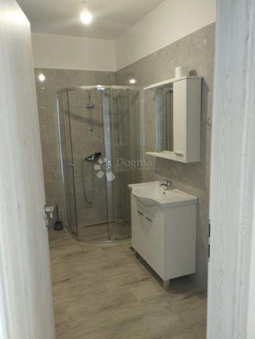 Dům na prodej 350 m² – Benkovac