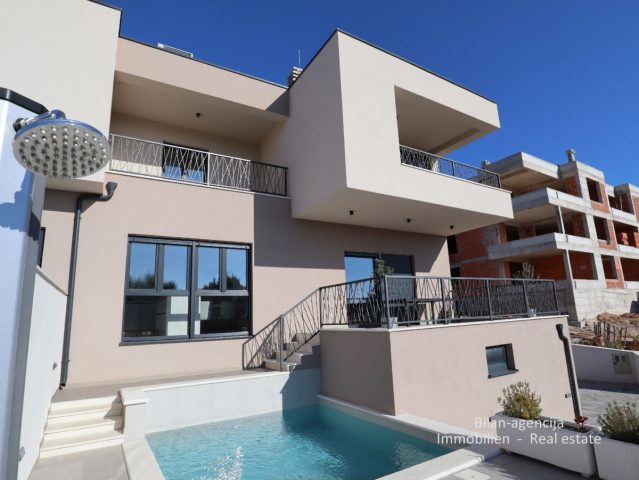 Kuća na prodaju 195 m² – Vodice