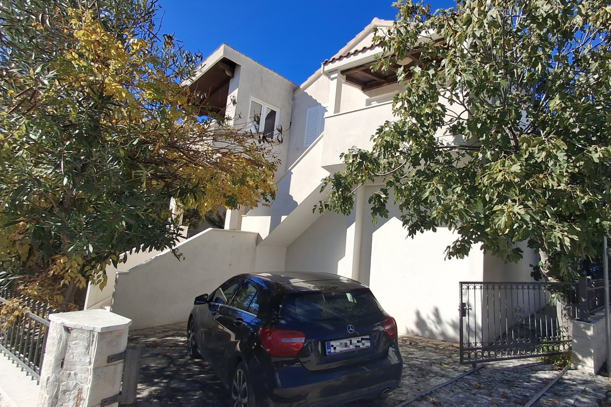 Casa In vendita - ŠIBENSKO-KNINSKA ROGOZNICA