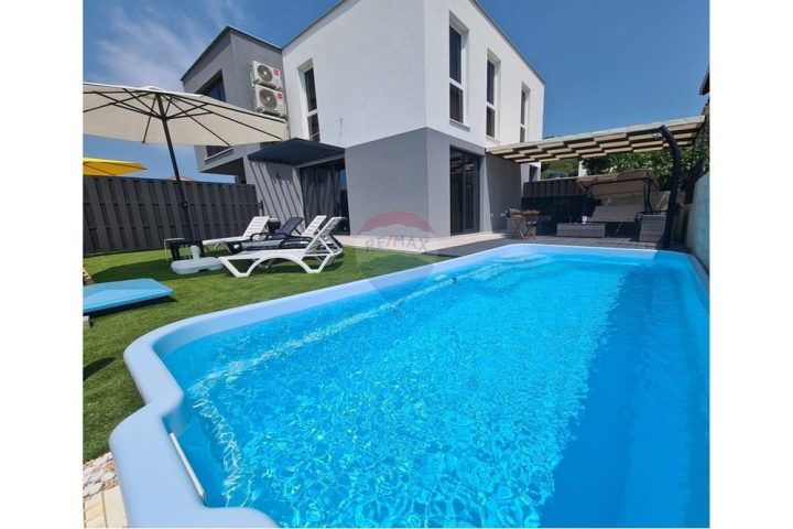 Casa in vendita 104 m² – Novalja