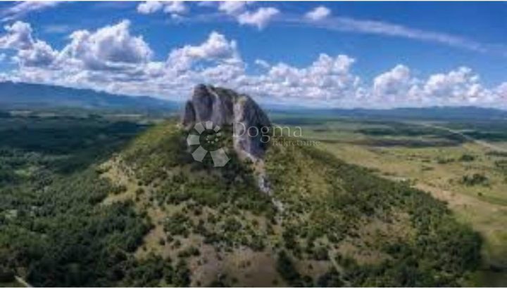Terrain à vendre 130000 m² – Lovinac