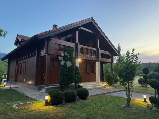 Maison à vendre 350 m² – Lovinac