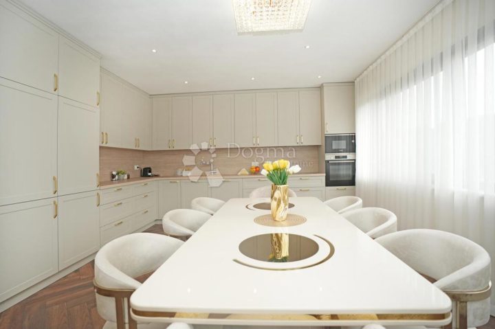 Apartment zu vermieten 180 m² – Rovinj