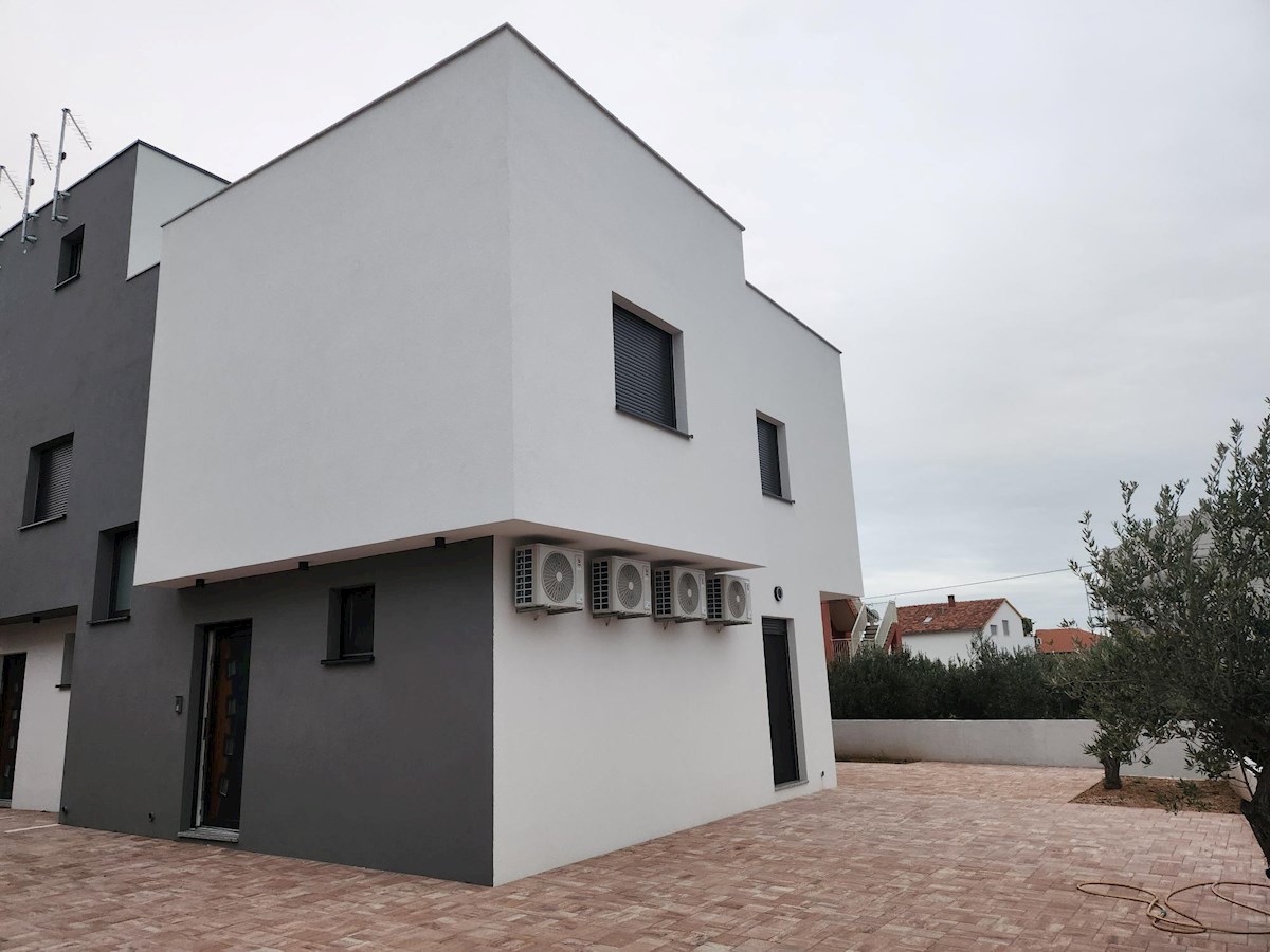 House For sale - ŠIBENSKO-KNINSKA VODICE