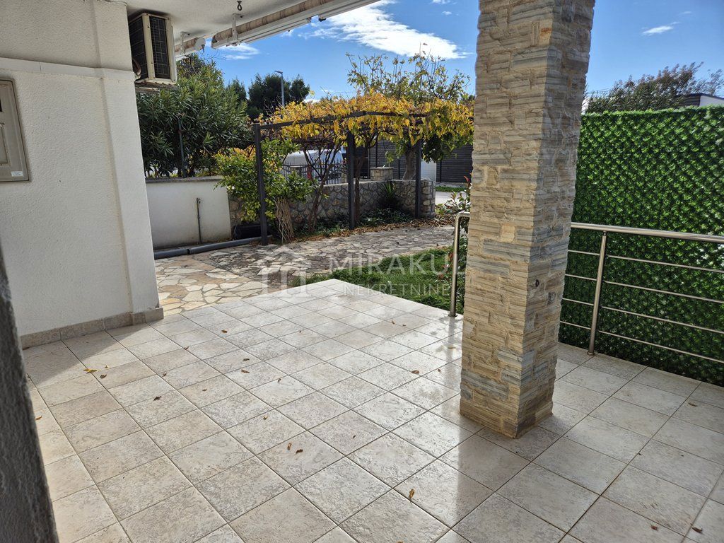 Appartement À vendre - ŠIBENSKO-KNINSKA PIROVAC