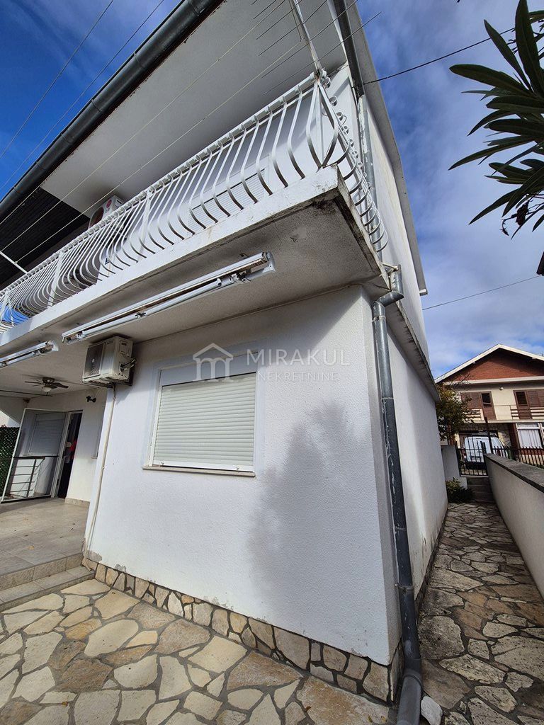 Appartement À vendre - ŠIBENSKO-KNINSKA PIROVAC