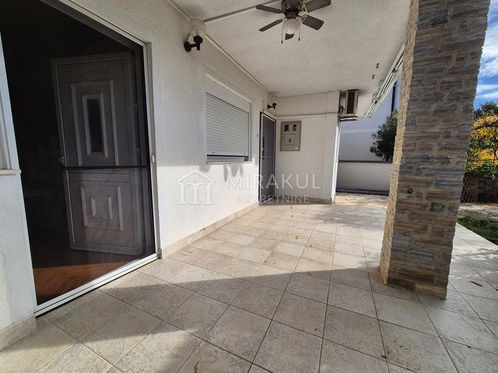 Appartement À vendre - ŠIBENSKO-KNINSKA PIROVAC
