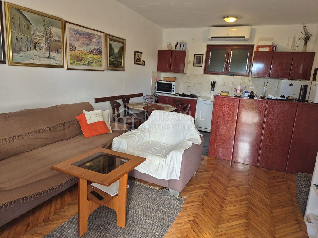 Appartement À vendre - ŠIBENSKO-KNINSKA PIROVAC