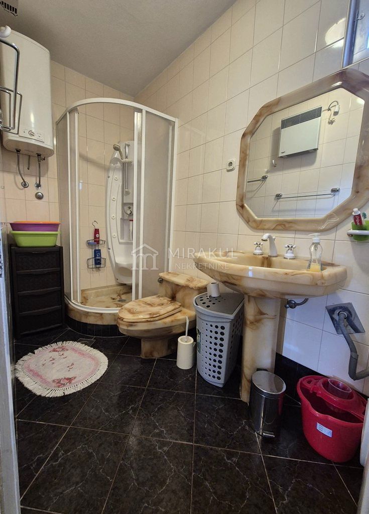 Appartement À vendre - ŠIBENSKO-KNINSKA PIROVAC