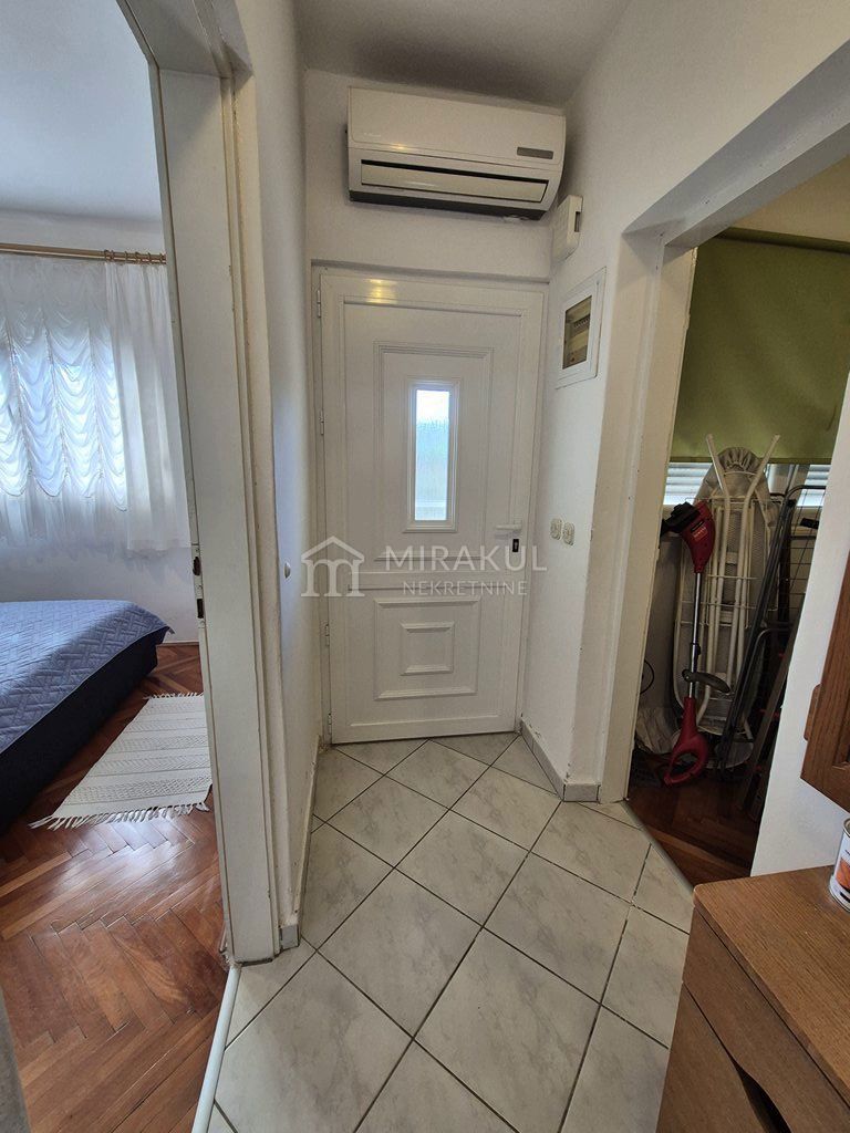 Appartement À vendre - ŠIBENSKO-KNINSKA PIROVAC