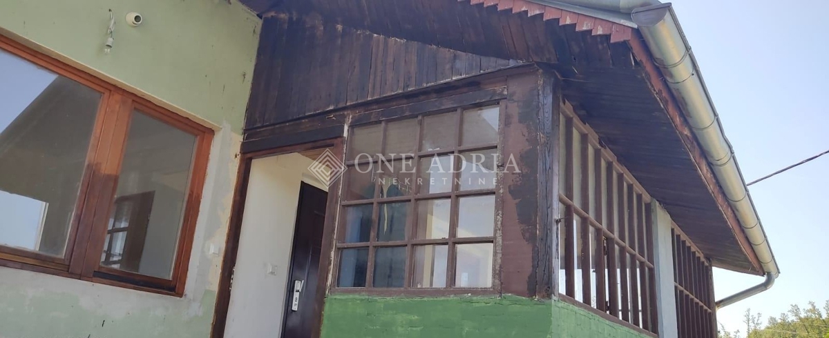 Hiša Na predaj - KARLOVAČKA SLUNJ