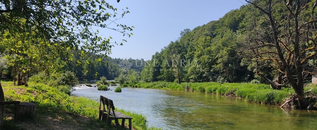 Hiša Na predaj - KARLOVAČKA SLUNJ