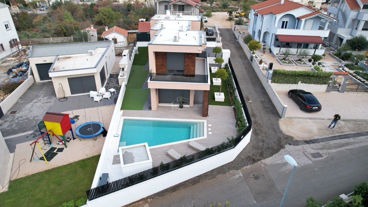 House For sale - ŠIBENSKO-KNINSKA VODICE