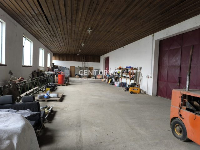 Komerčné na predaj 332 m² – Strahoninec