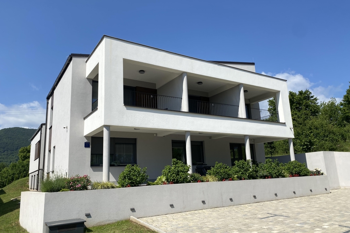 Casa In vendita - LIČKO-SENJSKA PLITVIČKA JEZERA