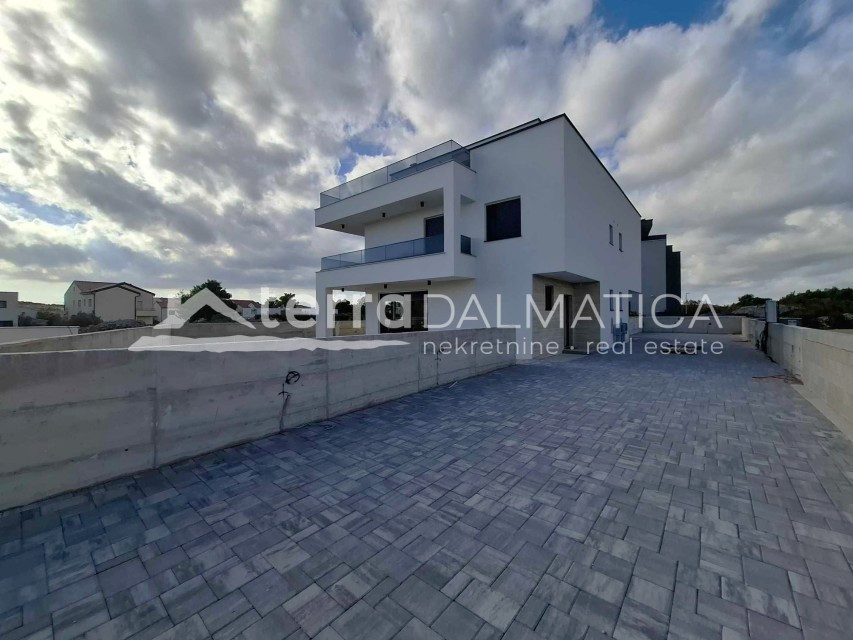 Casa In vendita - ŠIBENSKO-KNINSKA VODICE