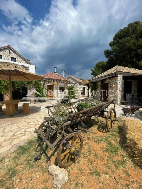 Gewerbefläche Zu verkaufen - ŠIBENSKO-KNINSKA VODICE