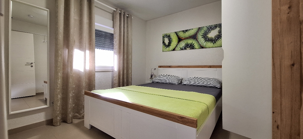 Casa In vendita - ŠIBENSKO-KNINSKA ROGOZNICA