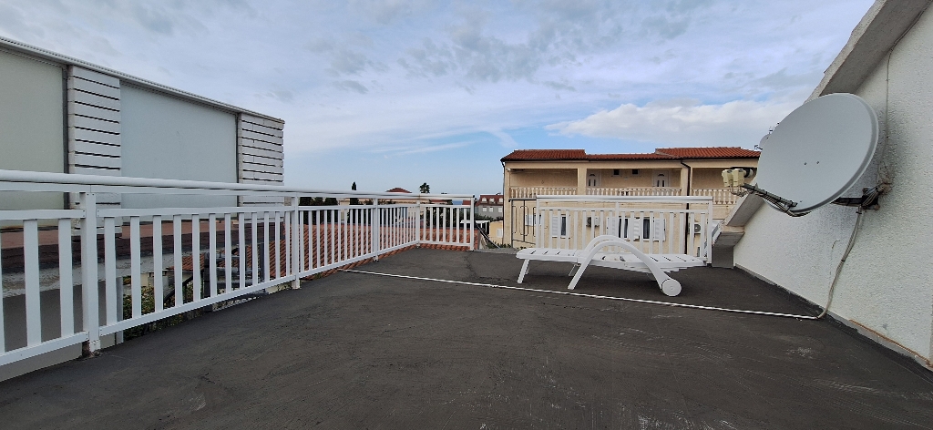 Casa In vendita - ŠIBENSKO-KNINSKA ROGOZNICA