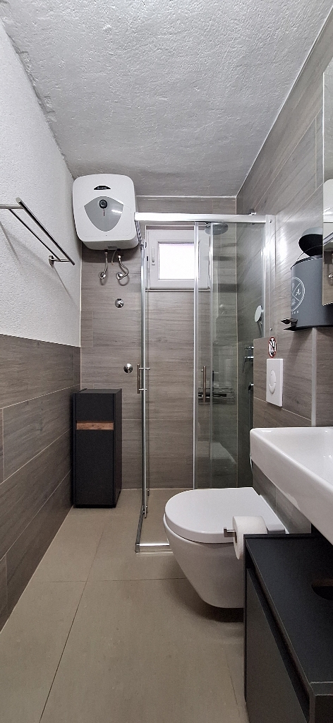 Casa In vendita - ŠIBENSKO-KNINSKA ROGOZNICA