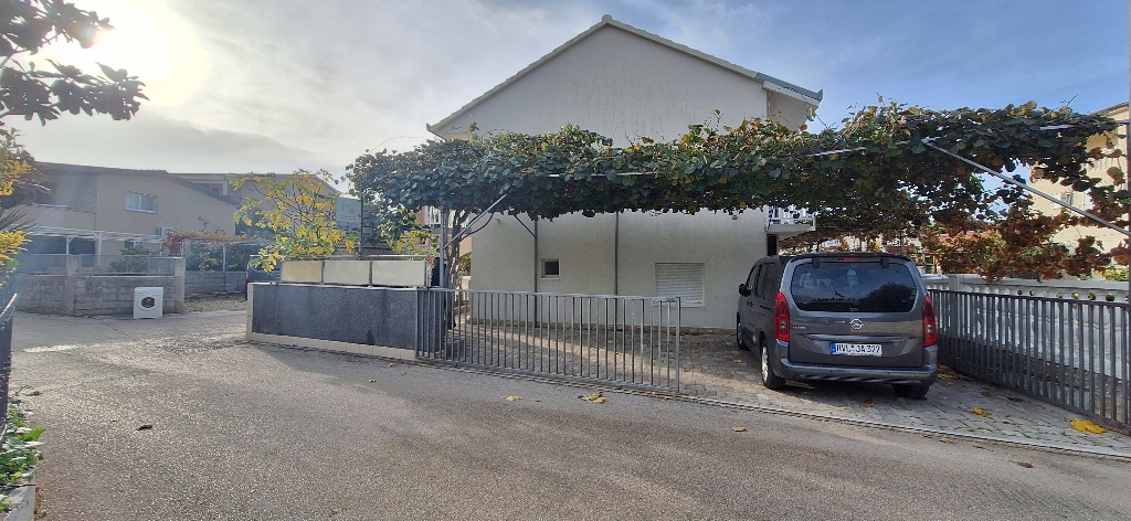 Casa In vendita - ŠIBENSKO-KNINSKA ROGOZNICA