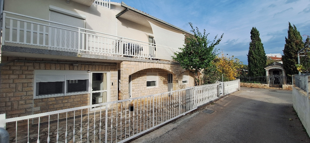 Casa In vendita - ŠIBENSKO-KNINSKA ROGOZNICA