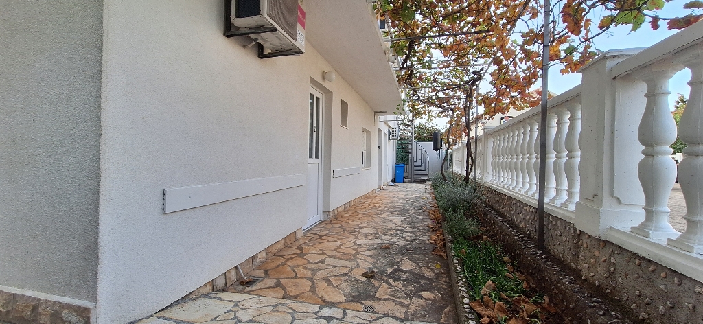 Casa In vendita - ŠIBENSKO-KNINSKA ROGOZNICA